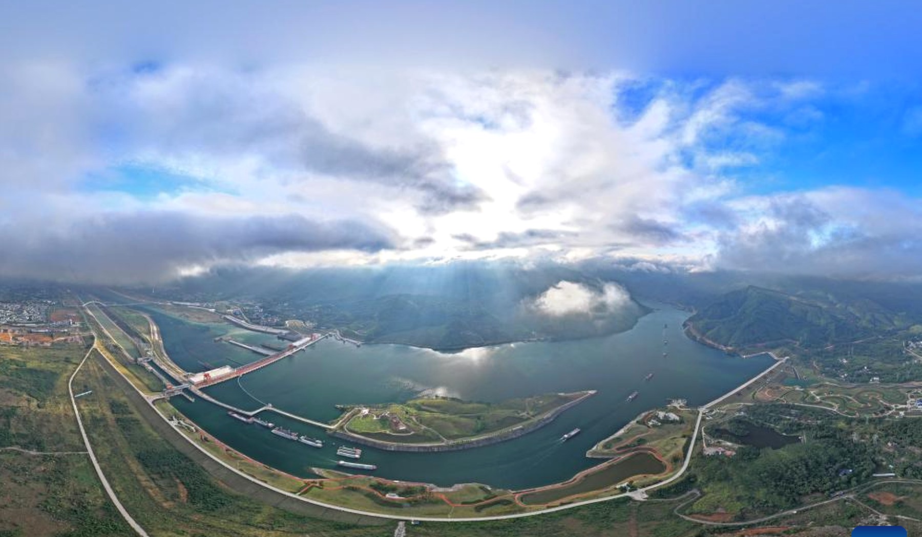大型水利枢纽与河道航拍